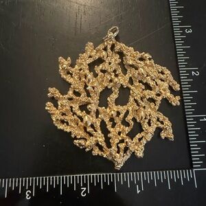 Napier - Vintage Elegant Gold Coral Pendant